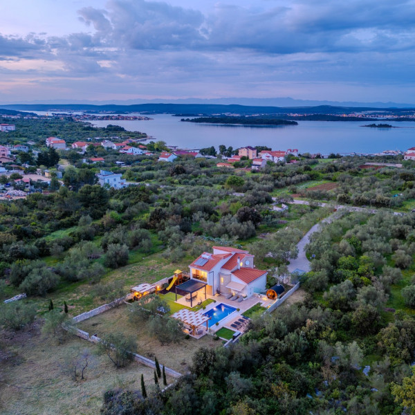 Villa Fure&scaron;ta, Villa Fure&scaron;ta na otoku Pa&scaron;manu Kraj