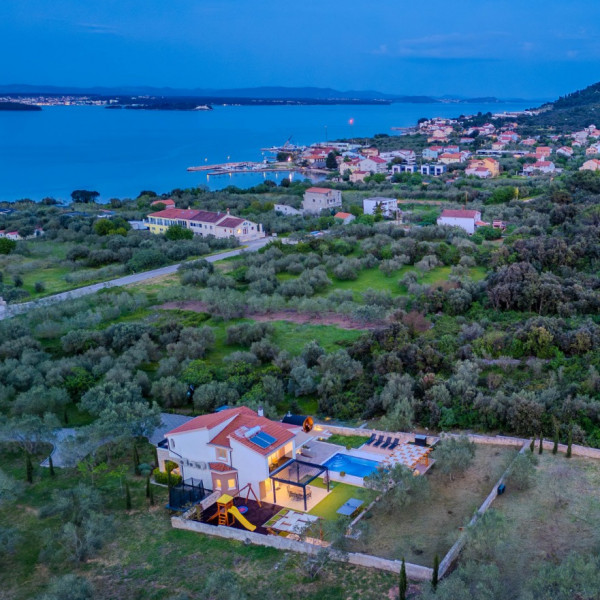 Villa Fure&scaron;ta, Villa Fure&scaron;ta na otoku Pa&scaron;manu Kraj